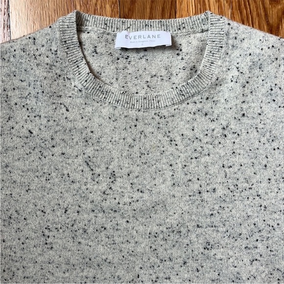 Everlane’s Cashmere Crew Sweater, Frost Donegal. Small - Picture 4 of 5